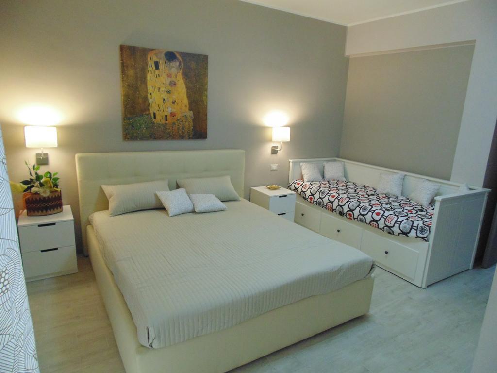 Attico Del Sole Bed & Breakfast Rometta Marea Exterior photo